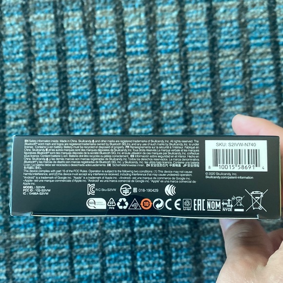 Skullcandy Bluetooth Earbuds - Picture 3 of 3